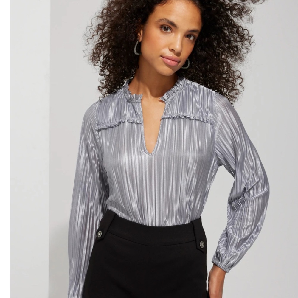 White House Black Market Long Sleeve Pleated Yoke Blouse